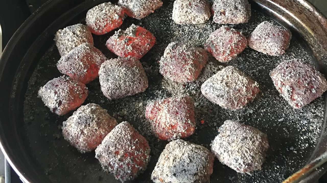 camp oven bread heatbeads on top of campoven Featured Image