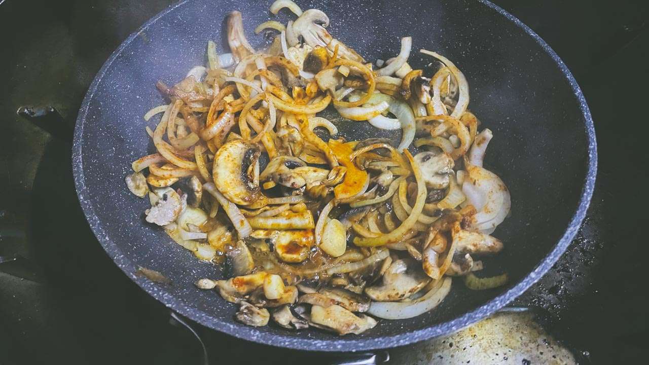 Gravy Ingredients For Pork Onions Mushrooms Paprika Garlic