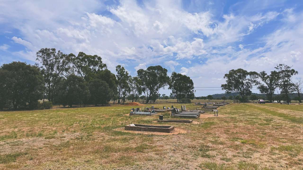 Geocaching Around Uranquinty In Uranquinty Cemetery