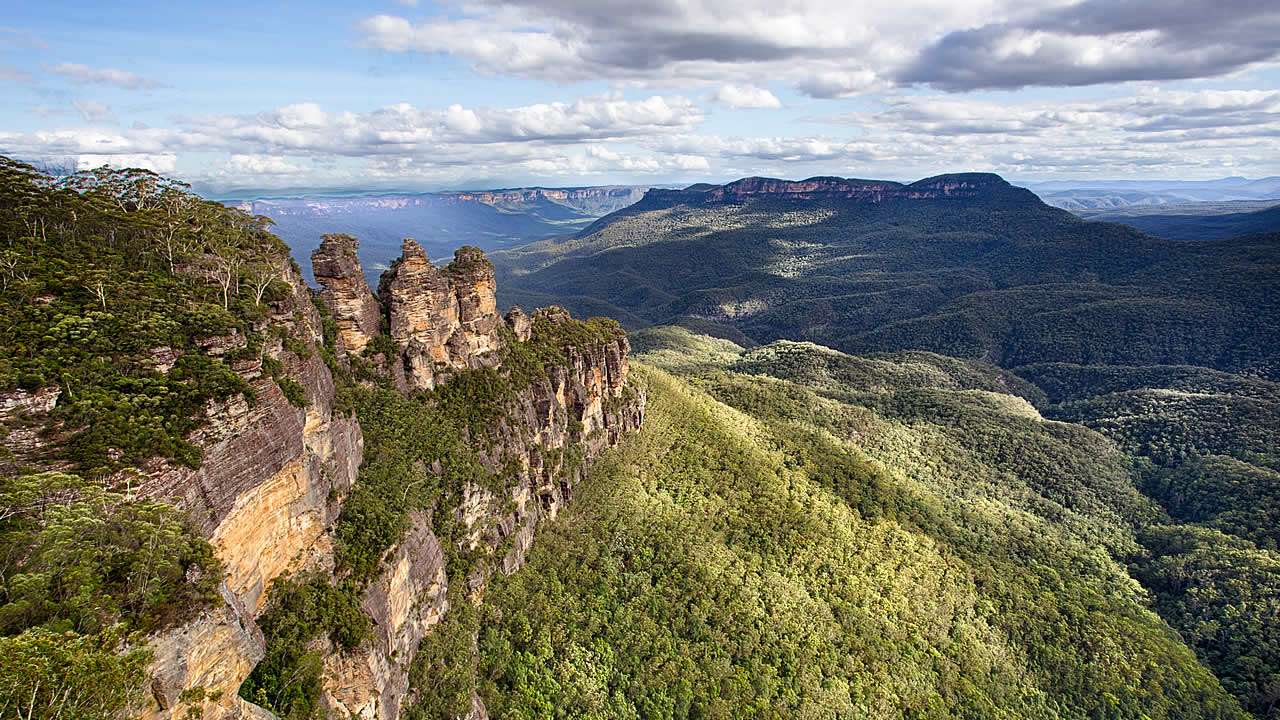 Three Sisters Blue Mountains New South Wales Australia (Source Wikimedia Commons)