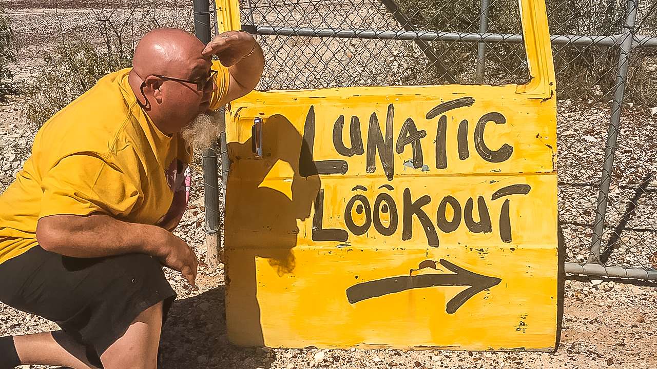 Lightning Ridge Yellow Car Door Tour